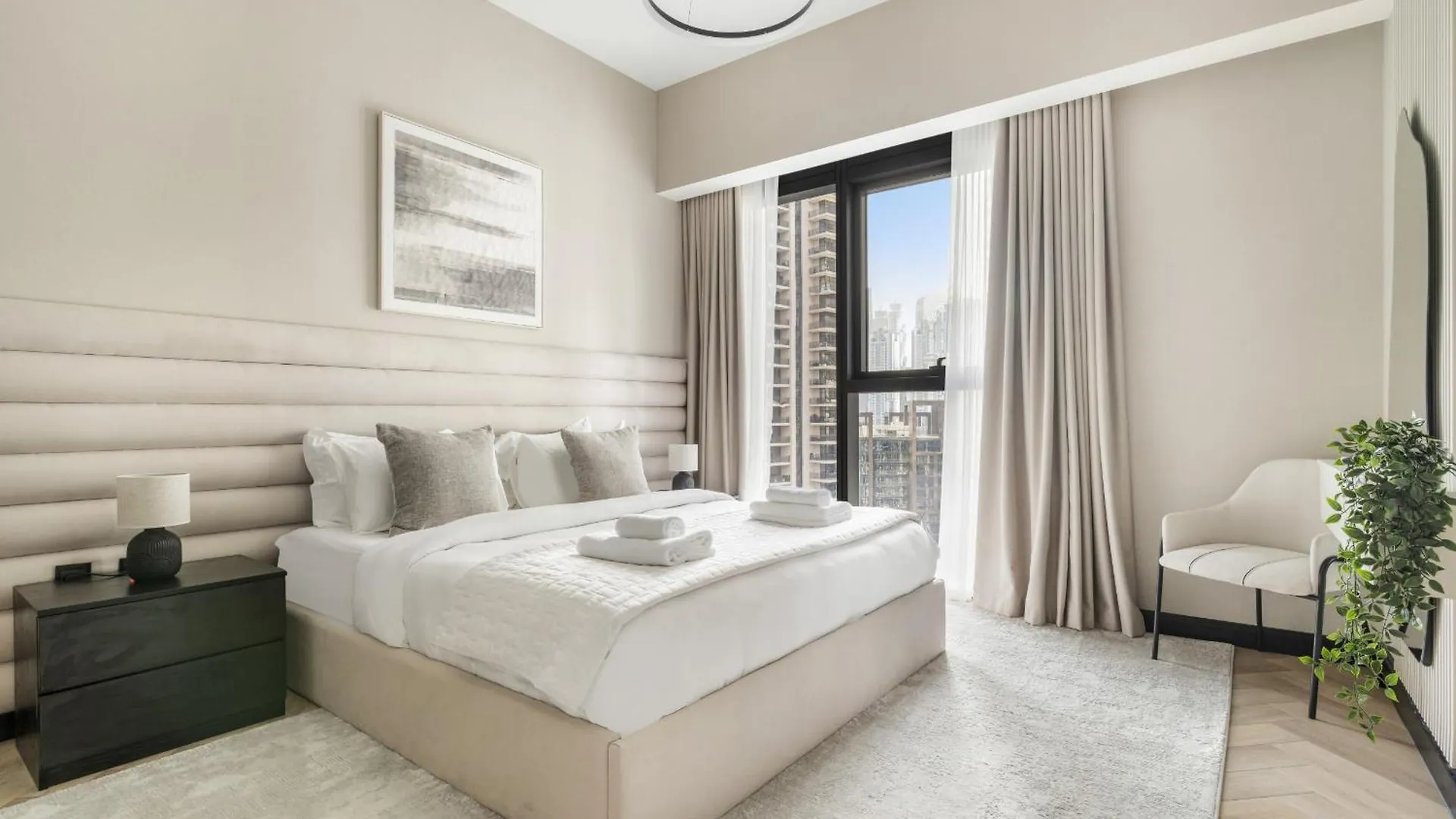 Vayk - Sophisticated 2Bd Stay In Prime Downtown Location Dubai Apartment