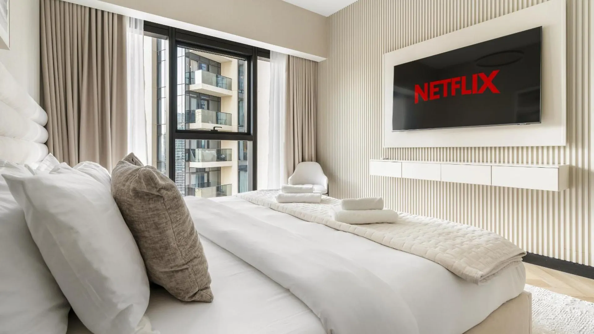 Vayk - Sophisticated 2Bd Stay In Prime Downtown Location Dubai 0*,  United Arab Emirates